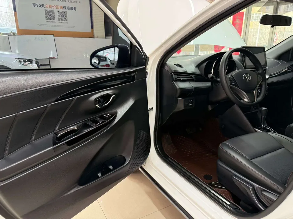 Toyota Yaris L YARiS L Zhixuan 2022 Zhixuan X 1.5L CVT luxury PLUS version 2022 — миниатюра 5