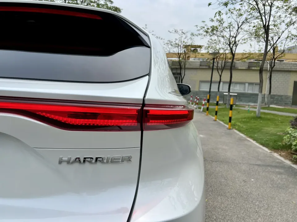 Toyota HARRIER Lingfang Harrier 2022 2.0L CVT 2WD Premium Edition 2022 — миниатюра 3