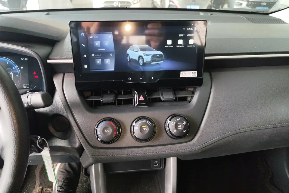 Toyota CorollaCross 2.0L CVT Pioneer Edition 2025 — миниатюра 4