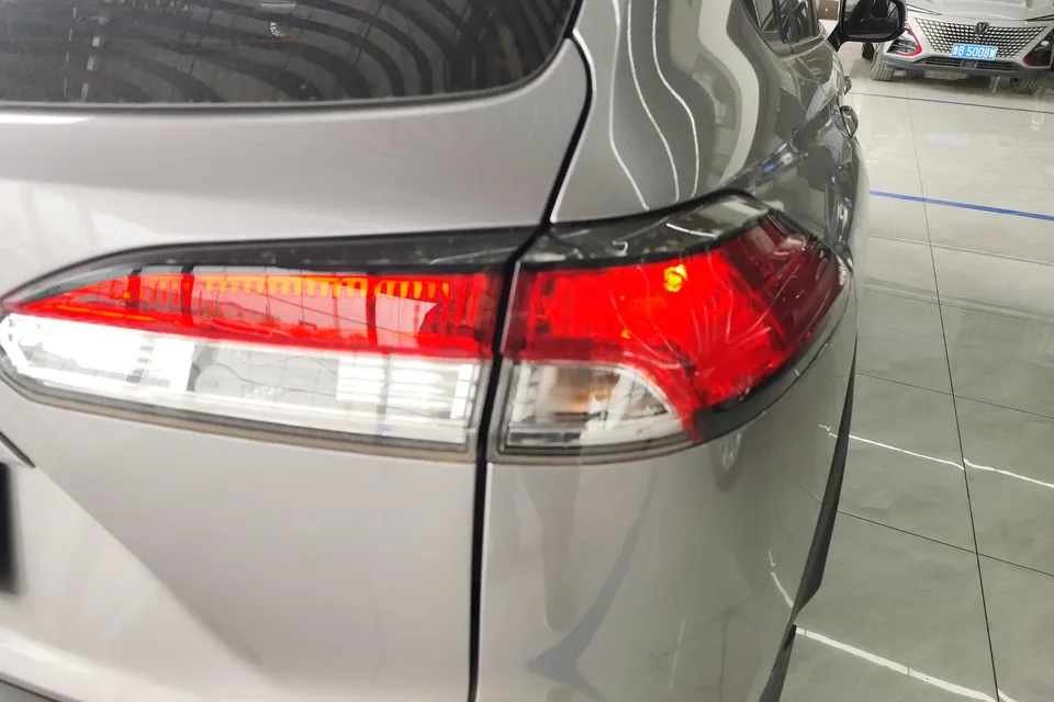Toyota CorollaCross 2.0L CVT Pioneer Edition 2025 — миниатюра 5