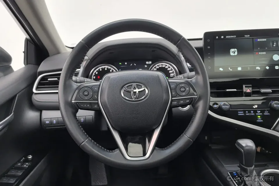 Toyota Camry 2.0G Deluxe Edition 2022 — миниатюра 3