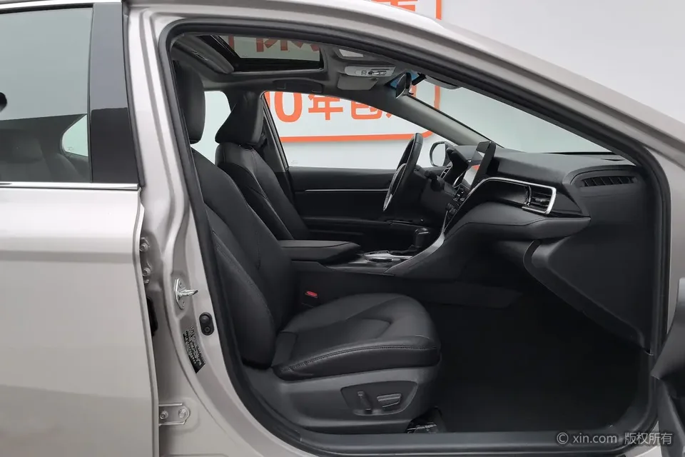 Toyota Camry 2.0G Deluxe Edition 2022 — миниатюра 5
