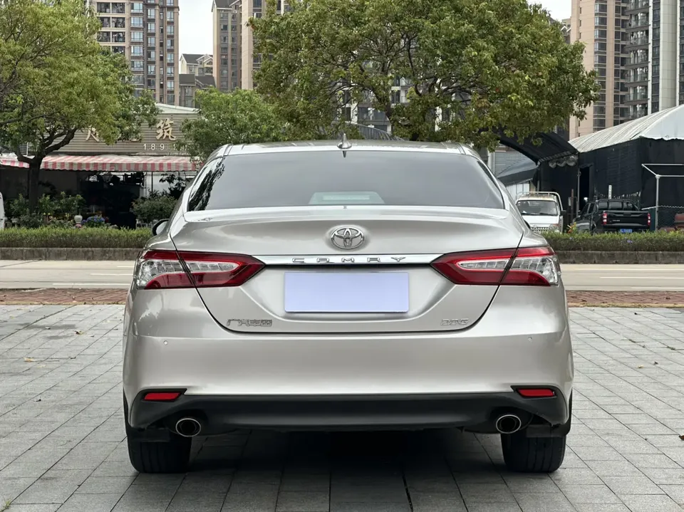 Toyota Camry 2.0G Deluxe Edition 2022 — миниатюра 2