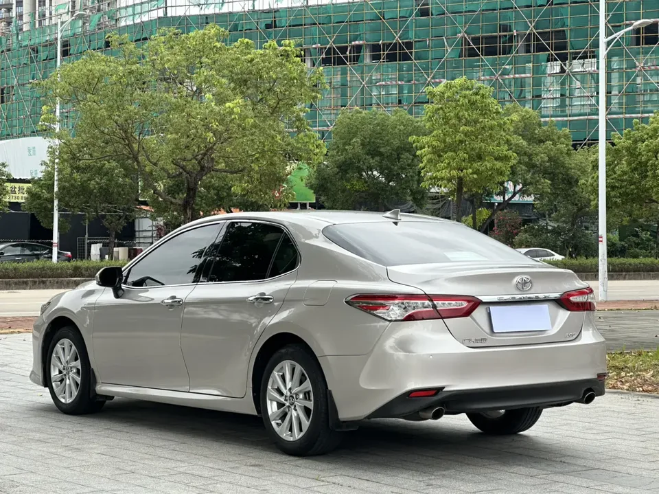 Toyota Camry 2.0G Deluxe Edition 2022 — миниатюра 4