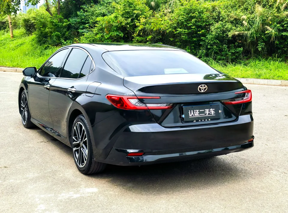 Toyota Camry Hybrid 2.0HG Premium Edition 2024 — миниатюра 2