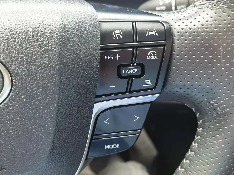 Toyota Camry Hybrid 2.0HG Premium Edition 2024 — миниатюра 4