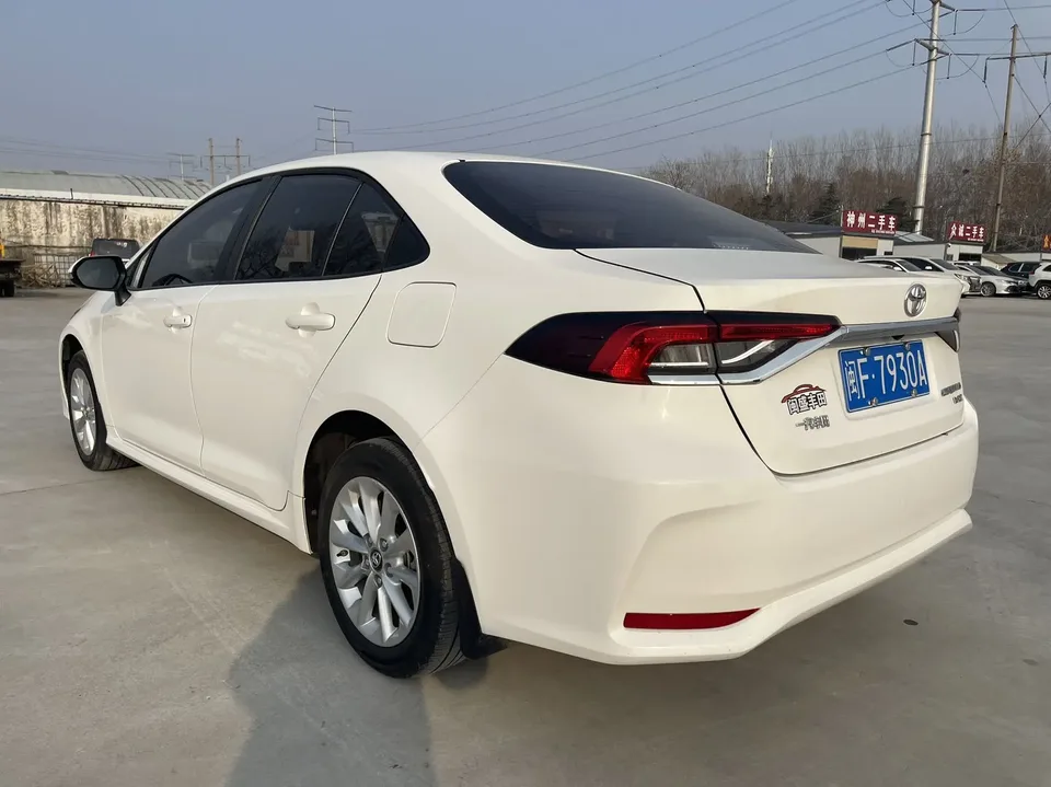Toyota Corolla 1.2T S-CVT GL-i Luxury Edition 2022 — миниатюра 2