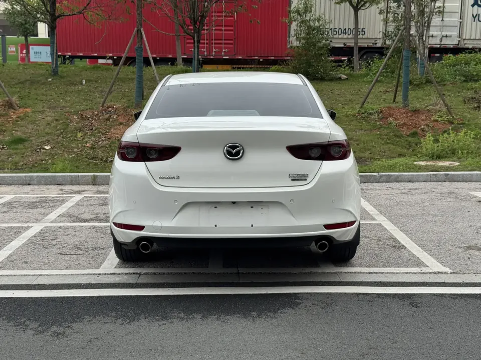 Mazda Axela 2.0L Automatic Quality Edition 2023 — миниатюра 2