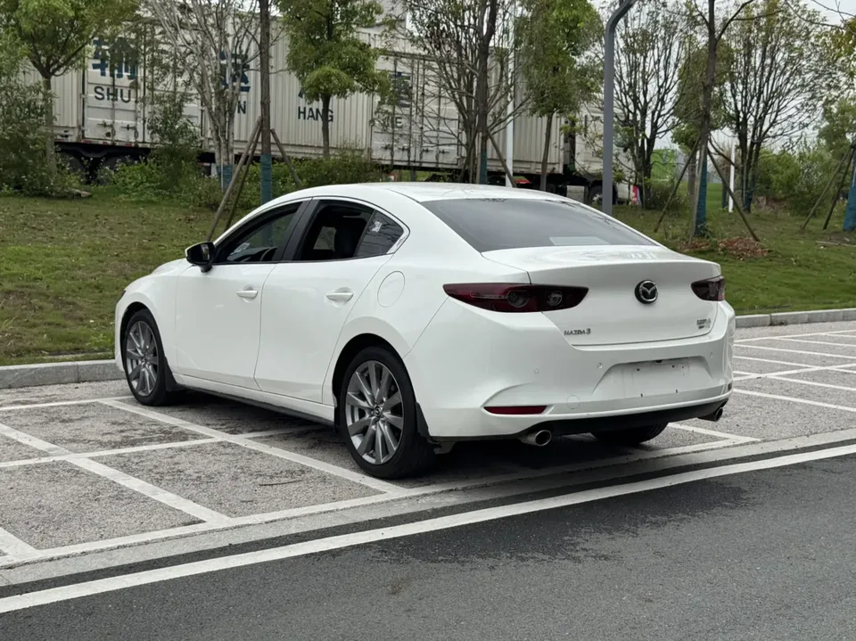 Mazda Axela 2.0L Automatic Quality Edition 2023 — миниатюра 4