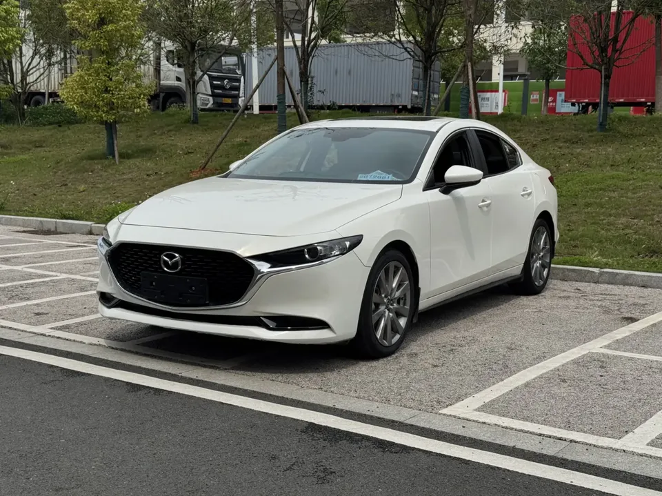 Mazda Axela 2.0L Automatic Quality Edition 2023 — фото 1, купить с доставкой в Москву