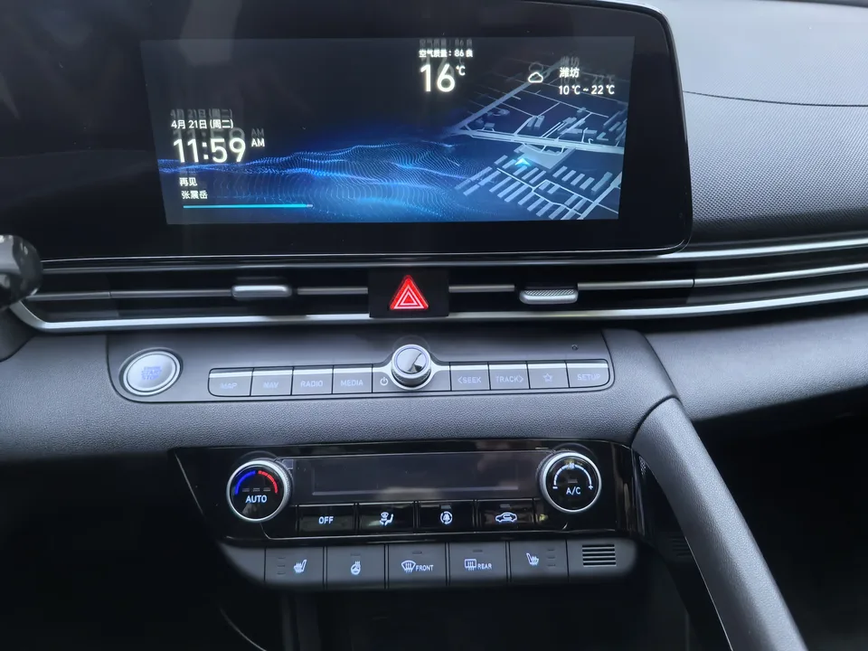 Hyundai Elantra 1.5L CVT LUX Premium Edition 2024 — миниатюра 3
