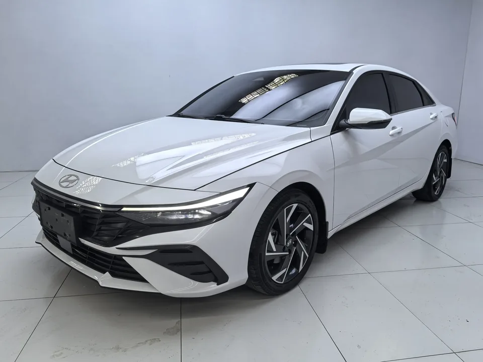 Hyundai Elantra 1.5L CVT LUX Premium Edition 2024 — фото 1, купить с доставкой в Москву