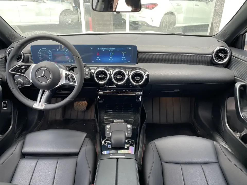 Mercedes-Benz Mercedes Benz A Class Mercedes-Benz A-Class 2024 A 200 L Dynamic Edition 2024 — миниатюра 3