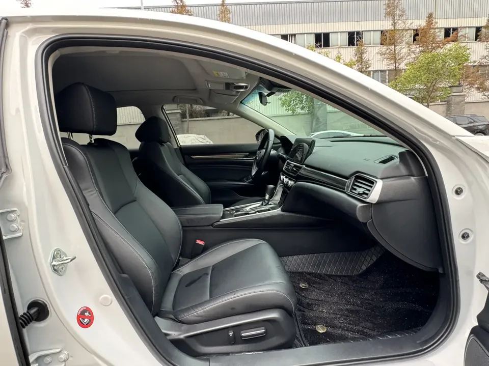 Honda Accord 2022 Accord 260TURBO Fantasy Night Premium Edition 2022 — миниатюра 4