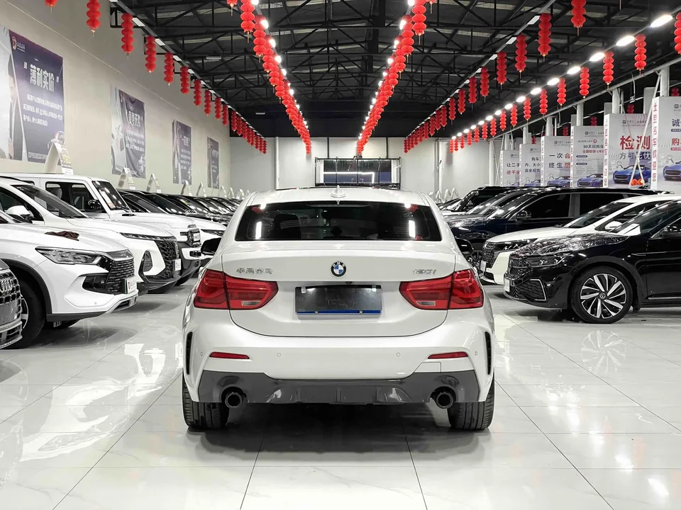 BMW 1 Series BMW 1 Series 2021 120i M Sport Night Edition 2022 — миниатюра 5