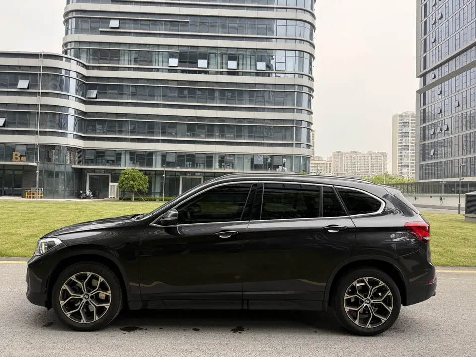 BMW X1 BMW X1 2022 sDrive25Li Leading Edition 2022 — миниатюра 4