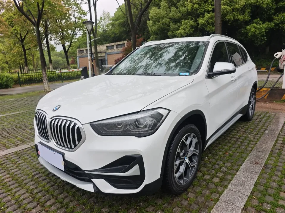 BMW X1 X1 2022 BMW X1 2022 sDrive20Li Exclusive Model 2023 — photo 1, buy with delivery to Moscow