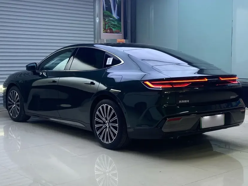 Geely Galaxy Star 8 PHEV 130km EM-i Flagship Edition 2025 — миниатюра 4