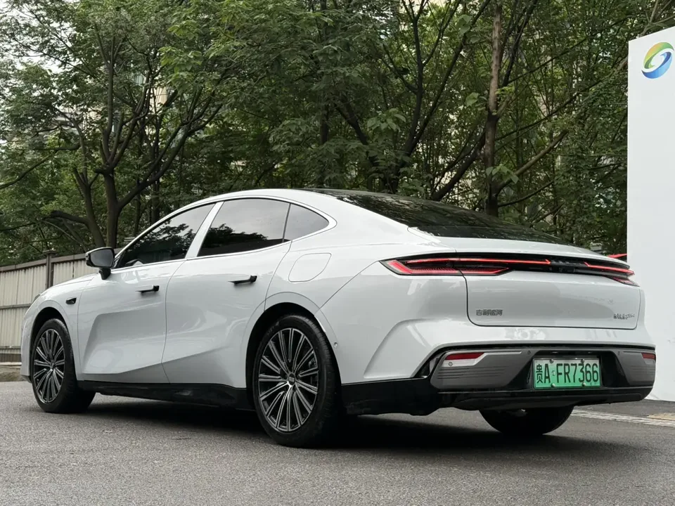 Geely Galaxy Star 8 PHEV Galaxy Star 8 PHEV 2025 130km EM-i Flagship Edition 2026 — thumbnail 2