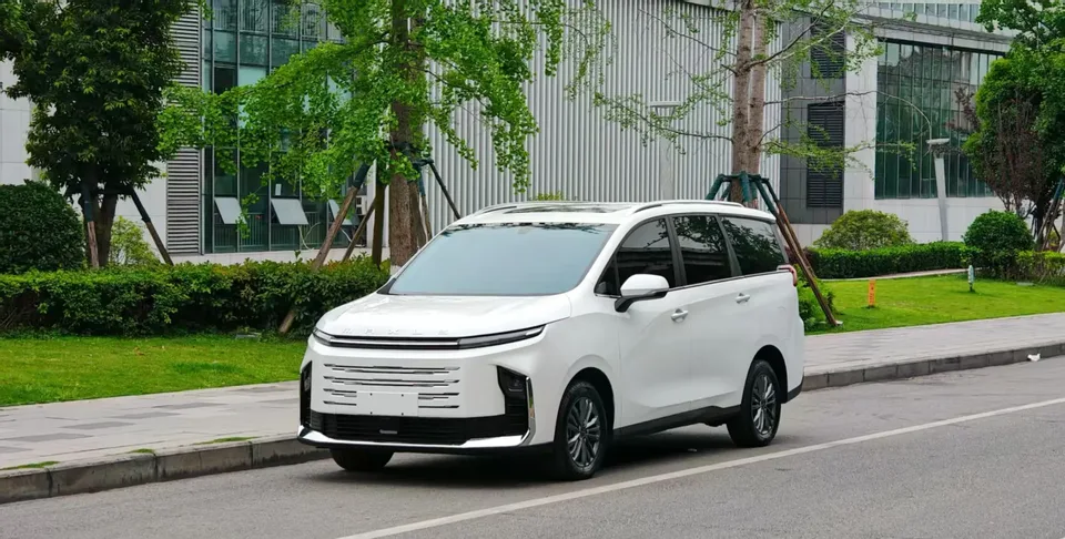 Datong Maxus G50 PHEV 2025