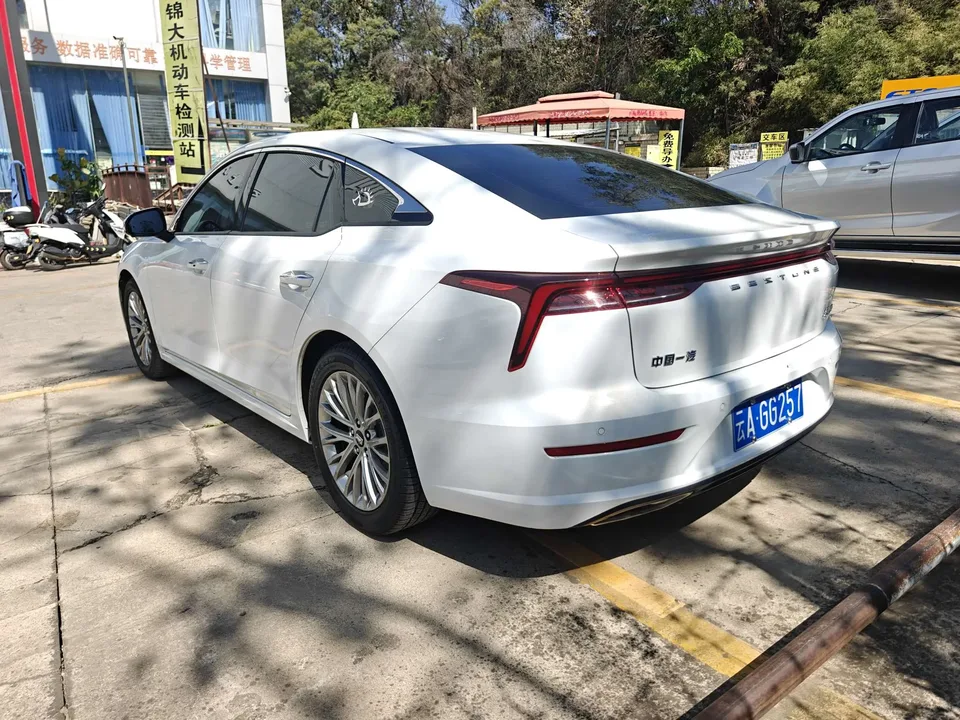 FAW Bestune B70 third generation 1.5T automatic enjoyment model 70th anniversary edition 2024 — миниатюра 2