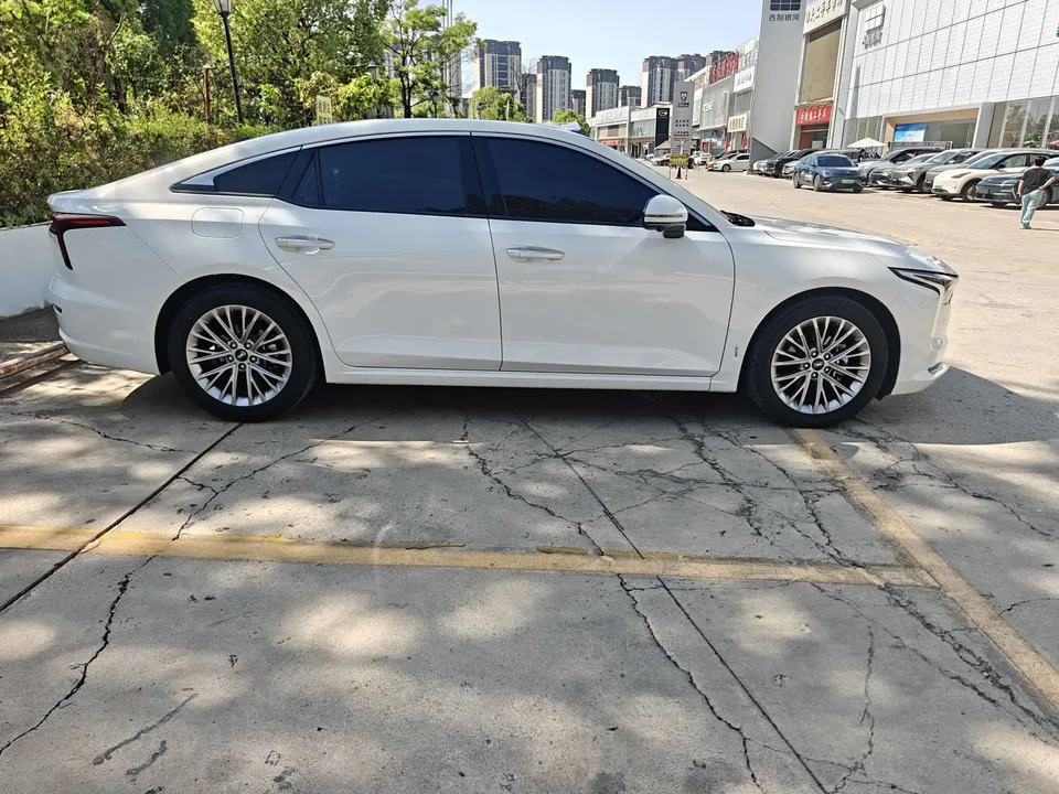 FAW Bestune B70 third generation 1.5T automatic enjoyment model 70th anniversary edition 2024 — миниатюра 5