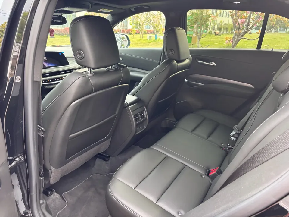 Cadillac XT4 Cadillac XT4 2024 28T 2WD Luxury 2024 — миниатюра 3