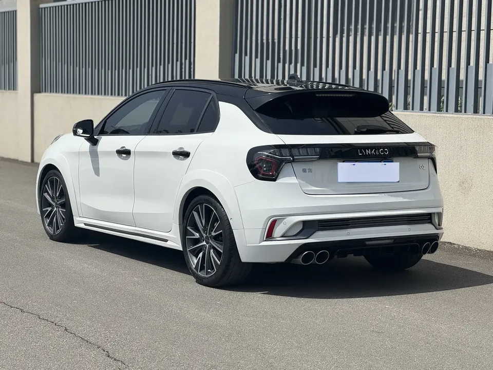 Lynk & Co 02 Hatchback 2.0TD Hatchback Pro 2023 — миниатюра 2