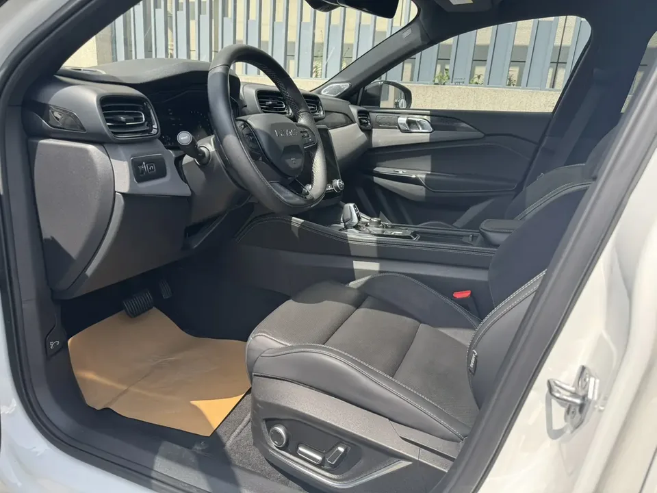Lynk & Co 02 Hatchback 2.0TD Hatchback Pro 2023 — миниатюра 3