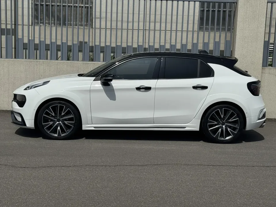 Lynk & Co 02 Hatchback 2.0TD Hatchback Pro 2023 — миниатюра 4