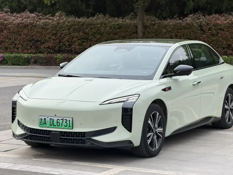 Hongqi EH7 2024