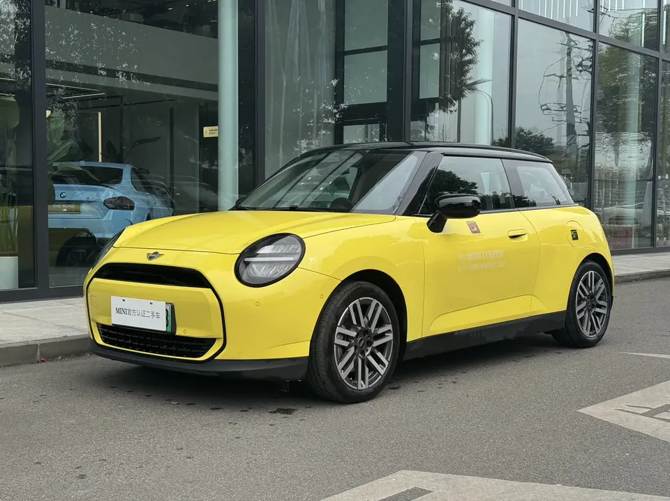 MINI electric COOPER COOPER E Classic 2024 — миниатюра 3