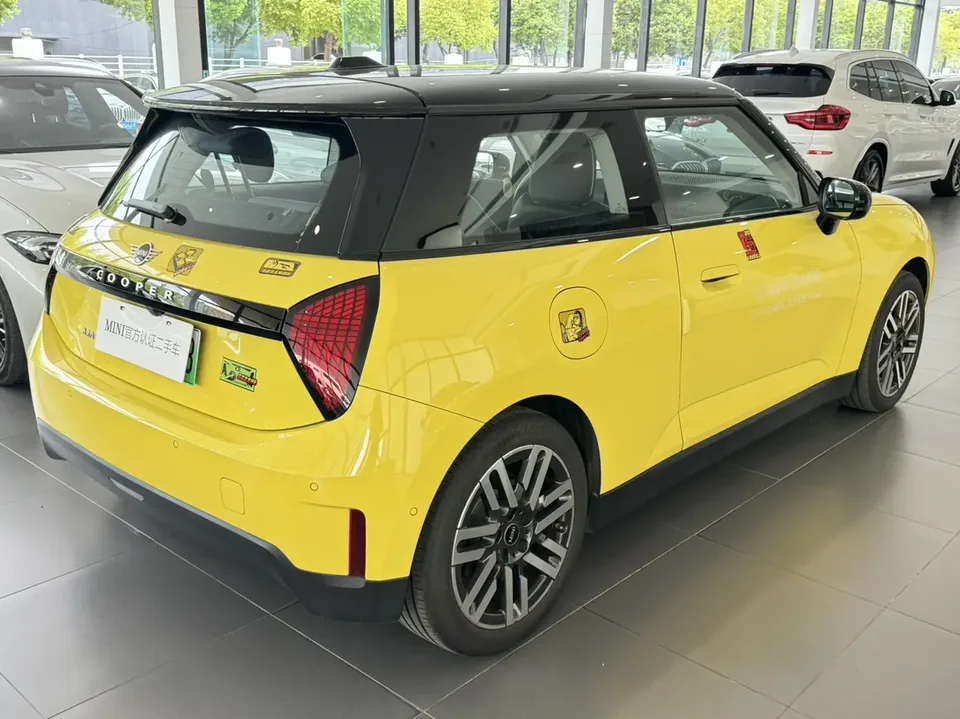 MINI electric COOPER COOPER E Classic 2024 — миниатюра 4
