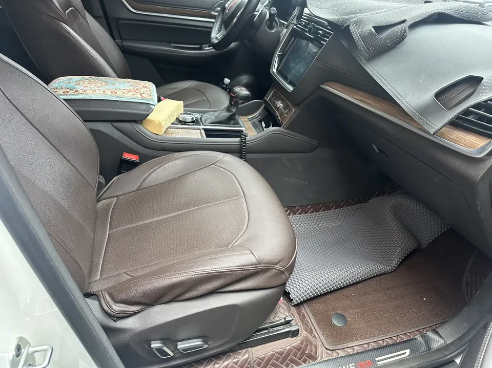 Roewe RX8 30T Intelligent Networked Four-wheel Drive Super Supreme Edition 2022 — миниатюра 2