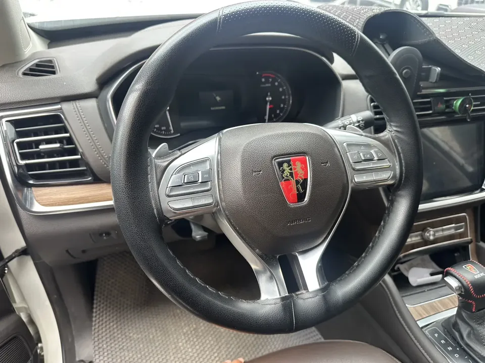 Roewe RX8 30T Intelligent Networked Four-wheel Drive Super Supreme Edition 2022 — миниатюра 3