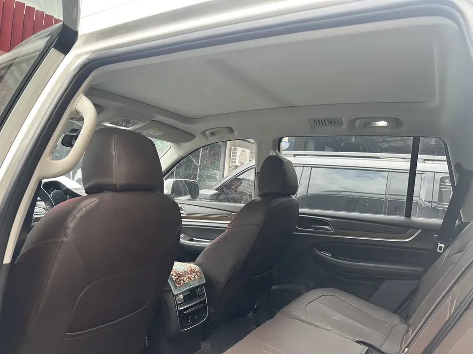 Roewe RX8 30T Intelligent Networked Four-wheel Drive Super Supreme Edition 2022 — миниатюра 4