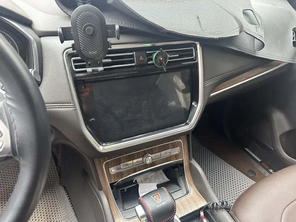 Roewe RX8 30T Intelligent Networked Four-wheel Drive Super Supreme Edition 2022 — миниатюра 5