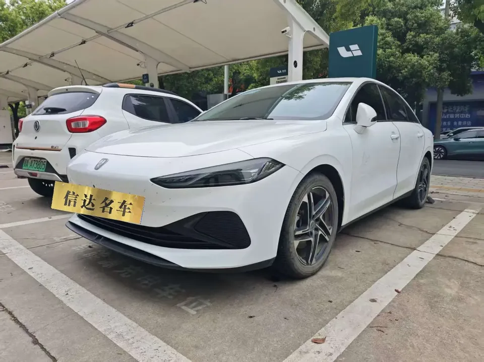 Roewe D7 DMH 2024