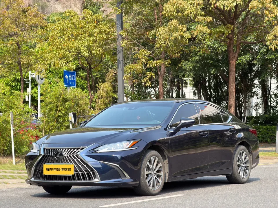 Lexus ES 2023
