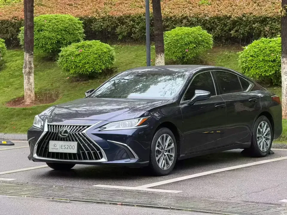 Lexus ES 2023