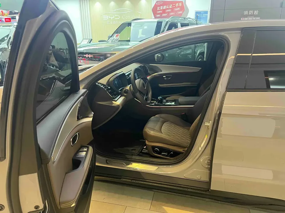 BYD Han DM Intelligent Driving Edition DM-i 125KM Premium Edition 2026 — миниатюра 3