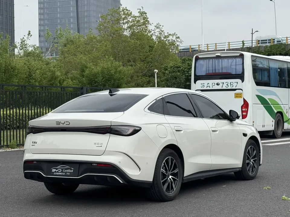 BYD Seal 06DM Intelligent Driving Edition DM-i 120KM Premium Edition 2025 — миниатюра 2