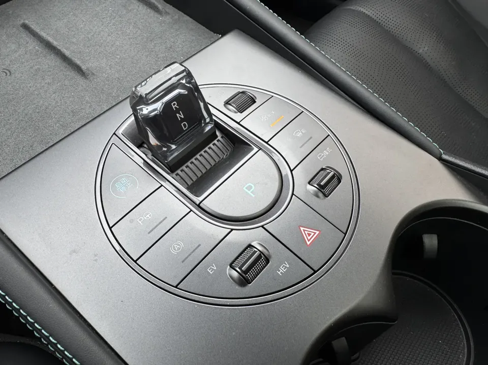 BYD Seal 06DM Intelligent Driving Edition DM-i 120KM Premium Edition 2025 — миниатюра 3
