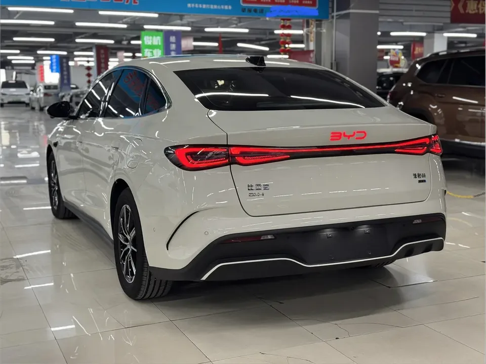 BYD Seal 06DM Intelligent Driving Edition DM-i 120KM Premium Edition 2025 — миниатюра 4