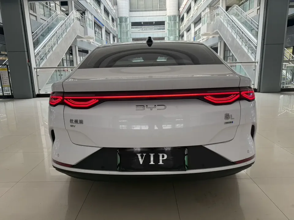 BYD Qin L EV 470km Leading Model 2025 — миниатюра 2