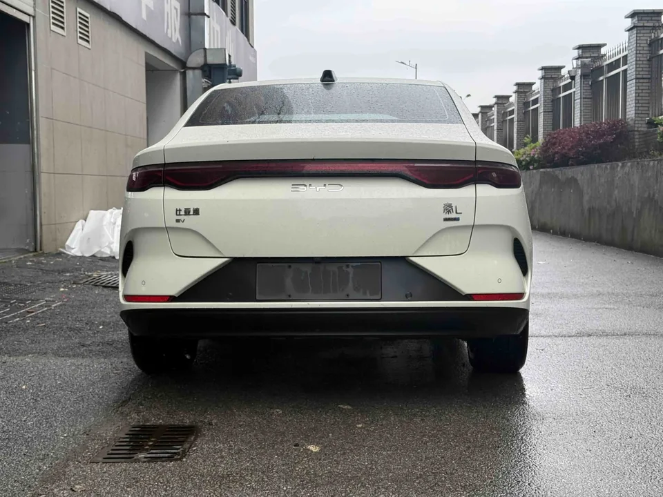 BYD Qin L EV 470km Leading Model 2025 — миниатюра 2