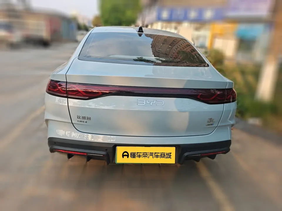 BYD Qin L DM Intelligent Driving Edition DM-i 80KM Leading Edition 2025 — миниатюра 2