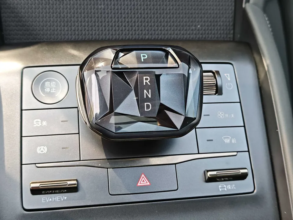 BYD Qin L DM DM-i 120KM Leading Model 2025 — миниатюра 3