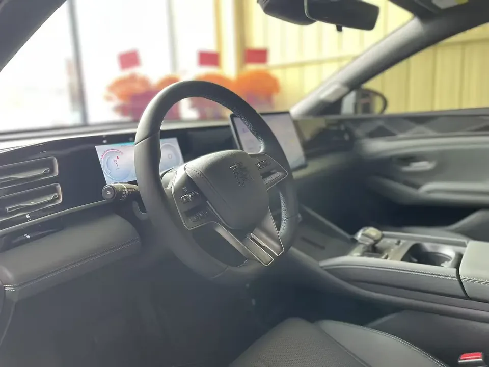 BYD Qin L DM DM-i 80KM Leading Model 2025 — миниатюра 3