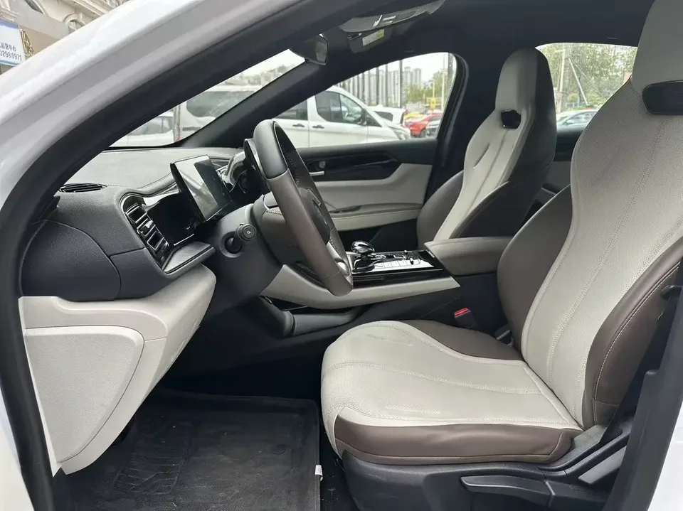 BYD Qin PLUS DM Honor Edition DM-i 55KM Leading Edition 2025 — thumbnail 3